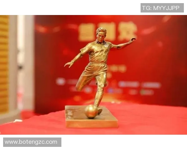 《足球传奇：明星球员背后的故事与荣耀时刻》